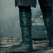 Load image into Gallery viewer, Aragorn at Helm's Deep 1/6 Scale Action Figure from The Lord of the Rings: The Two Towers