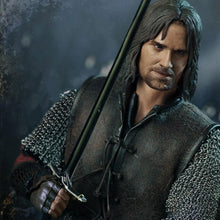 Load image into Gallery viewer, Aragorn at Helm&#39;s Deep 1/6 Scale Action Figure from The Lord of the Rings: The Two Towers
